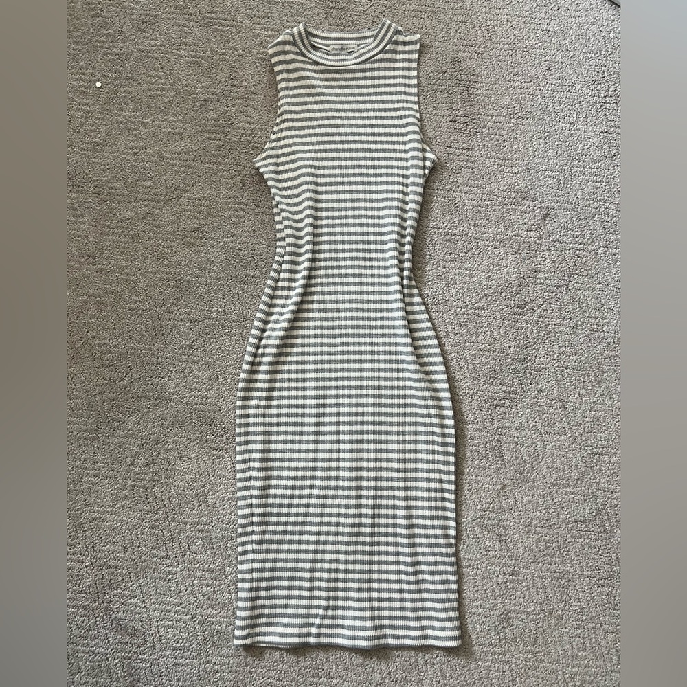 Charlotte Russe Basic MIDI Sleeveless Fitted Dress